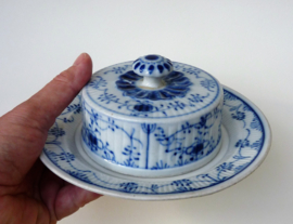 Rauenstein Greiner Strawflower porcelain lidded butter dish 19th century