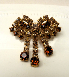 Strik Dangle broche met robijnrode strass steentjes