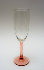 Luminarc France Perle Rose prosecco glas op lichtroze voet