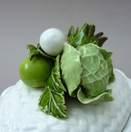 Capodimonte tureen with imposed vegetables