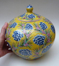 Chinese Famille Jaune porcelain lidded vase