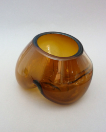 Amberkleurige glazen organisch design vaas
