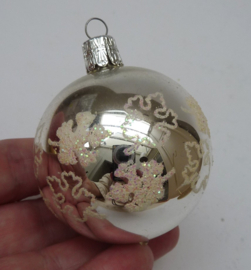 Vintage kerstbal zilver Blaadjes 6 cm