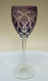Antiek kristallen cut to clear geslepen wijnglas magenta