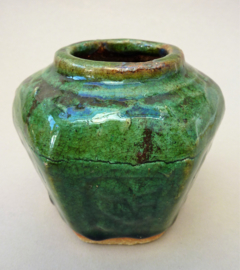 Chinese turquoise groen geglazuurde Shiwan gemberpot