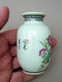 Chinees porseleinen miniatuur vaasje bloemen vogel kalligrafie Culturele Revolutie