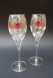 Een paar Piper Heidsieck kristallen champagne flutes rood logo