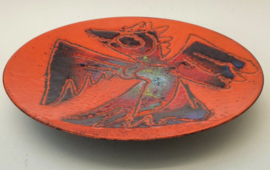 Mid Century Studio Pottery oranje schaal op voet Gesigneerd