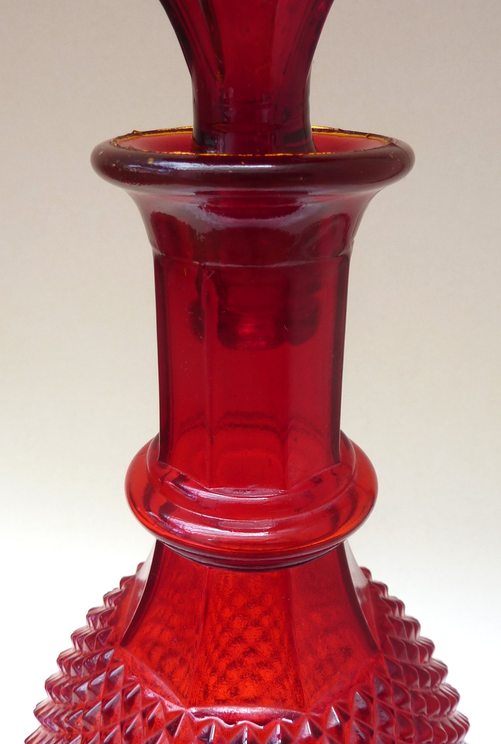 Ivima Vista Alegre Diamond point Bicos ruby red decanter