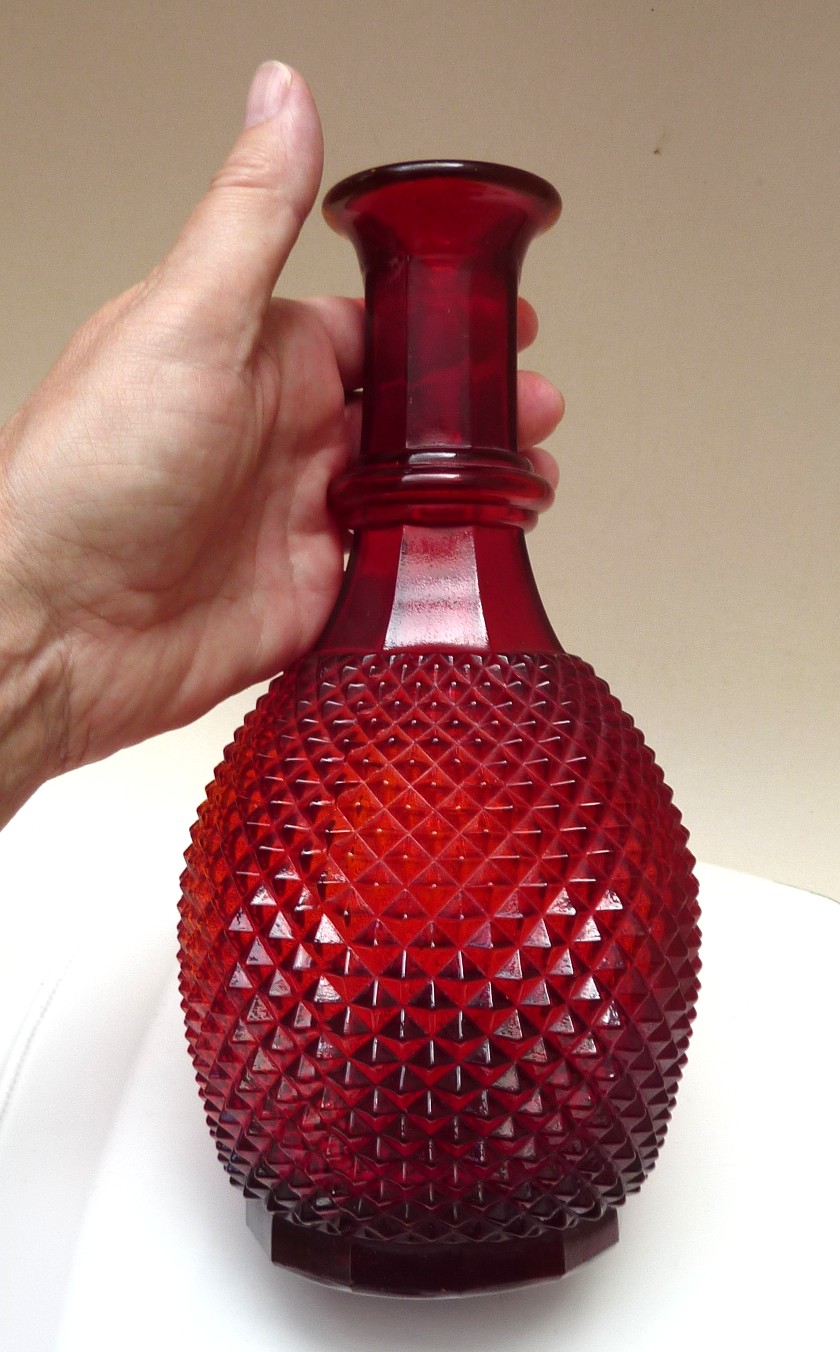 Ivima Vista Alegre Diamond point Bicos ruby red decanter
