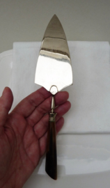 White metal cake server with horn handle