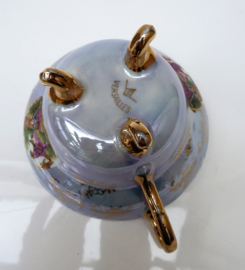 Versailles Fragonard lavendelblauwe lusterware kop op pootjes