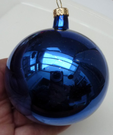 Mid Century blauwe kerstbal met deuk 8 cm