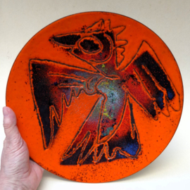 Mid Century Studio Pottery oranje schaal op voet Gesigneerd