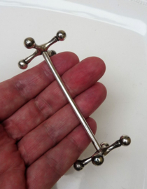 A pair of silver plated crossed ends knife rests
