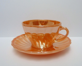 Anchor Hocking Peach Lustre Suburbia demitasse kop en schotel