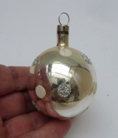 Vintage zilveren kerstbal met stippen 6 cm
