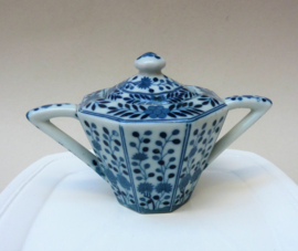 Blauw witte Chinoiserie suikerpot Kangxi stijl