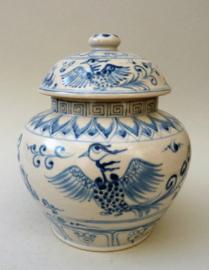 Vietnamese blauw wit pottery dekselvaas