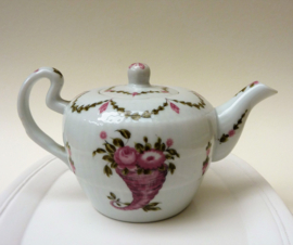 August Warnecke Fullhorn teapot