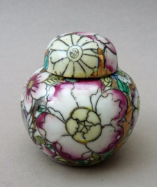 Chinees porseleinen miniatuur gemberpotje met millefleurs decoratie