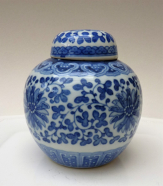 Chinese blue white lidded Bao Xiang Hua ginger jar 19th century