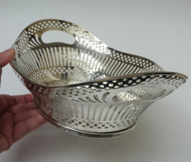 Silver plated bread basket Hooijkaas Schoonhoven