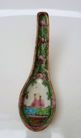 Chinese Late Qing Rose Mandarin porcelain spoon