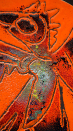 Mid Century Studio Pottery oranje schaal op voet Gesigneerd