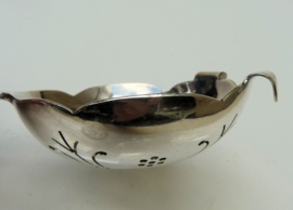 English Art Deco silver plated tea strainer