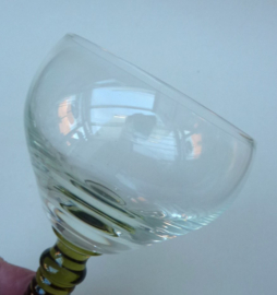 Kristallen Art Deco roemer wijnglazen met groen geribde steel