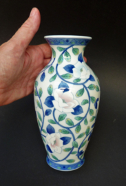 Japanese Maebata porcelain vase