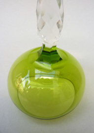 Art Nouveau rijnwijn glazen met groene kelk en geslepen been