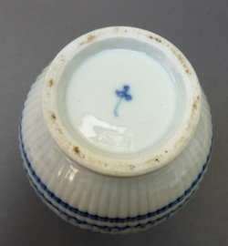 Ilmenau Thuringia Strawflower porcelain lidded teapot 18th century