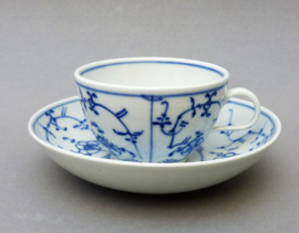 Tettau Strawflower porcelain cup with saucer 18th century