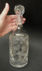 Cut crystal decanter with engraved vines 19th century