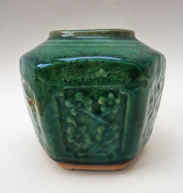 Chinese vintage groen geglazuurde Shiwan gemberpot