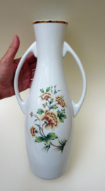 Hollohaza Hungary witte porseleinen amphora vaas met bloemdecoratie