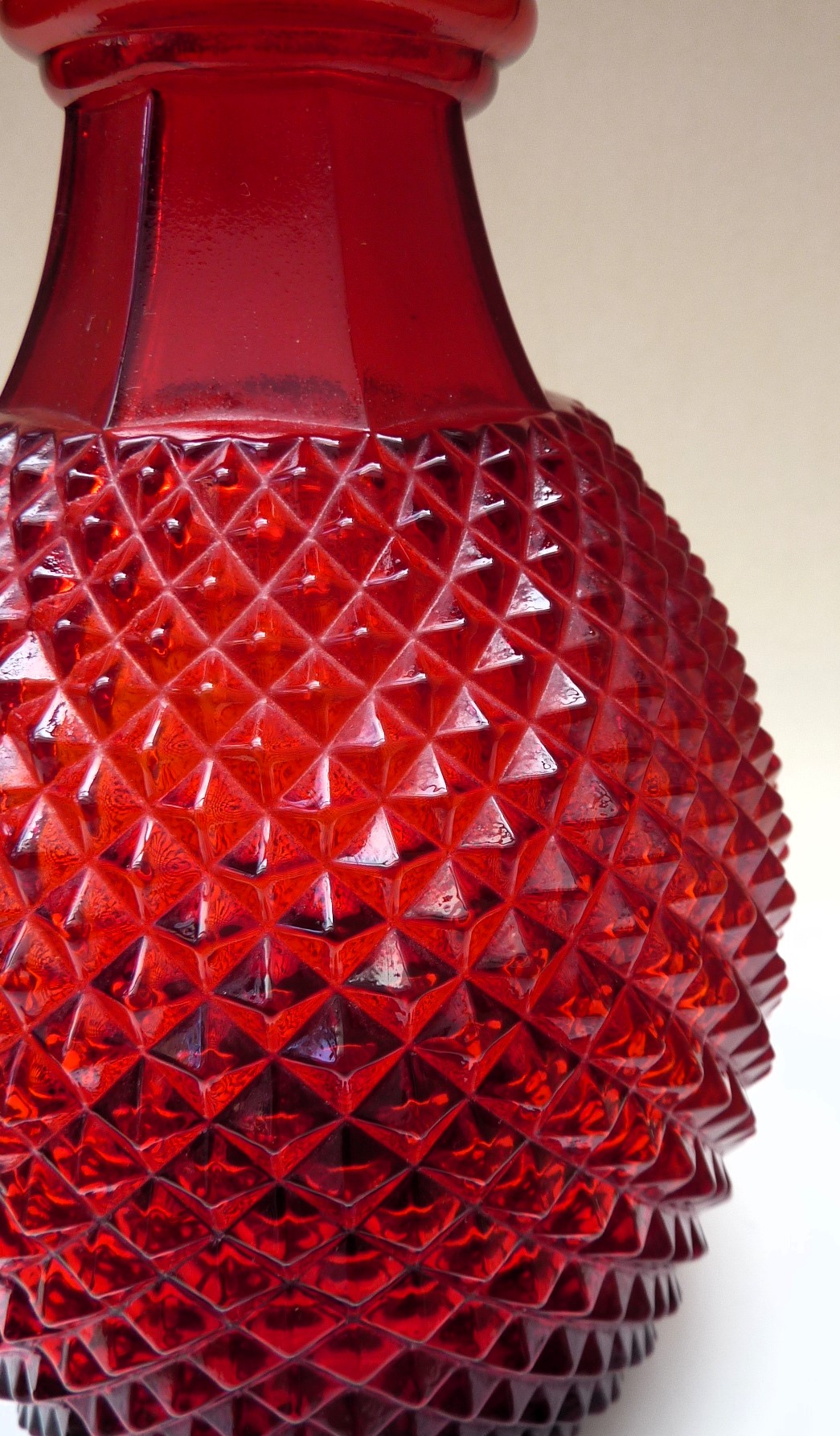 Ivima Vista Alegre Diamond point Bicos ruby red decanter