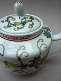 Chinese witte porseleinen theepot met vlinders en bloemen 1980