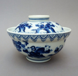 A pair of Japanese blue white porcelain Karako lidded bowls