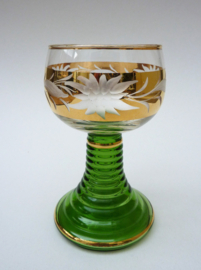 Kristallen roemer wijnglas groene trompetvoet gouden band met gravure