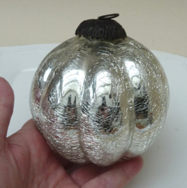 Vintage Duitse glazen Kugel kerstbal pompoenmodel zilver craquele