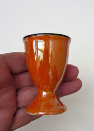 Art Deco oranje lusterware porseleinen eierdopjes op schaal