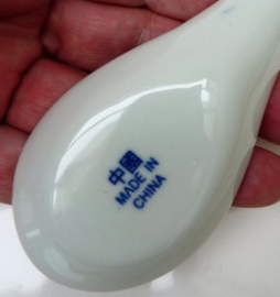 Chinese blauw wit porseleinen lepel met pagode