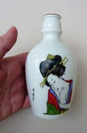 Japanse porseleinen Geisha sake fles met kommetje