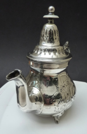 Verzilverde Arabische theepot