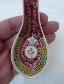 Wan Shou Wu Jiang pink porcelain spoon