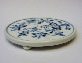 Schoenau Huttensteinach Blue Onion porcelain trivet 19th century