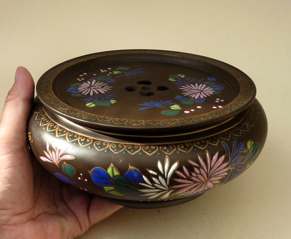 Yixing zisha pottery enameled tea warmer